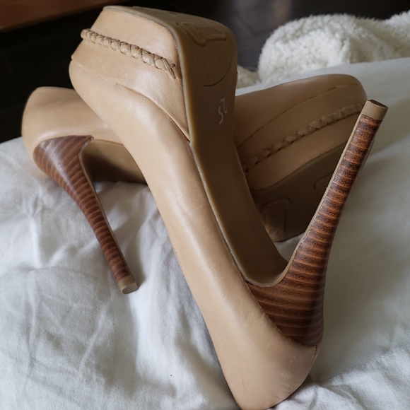 Brad new Carlos Santana heels, with out box. - Picture 3 of 4